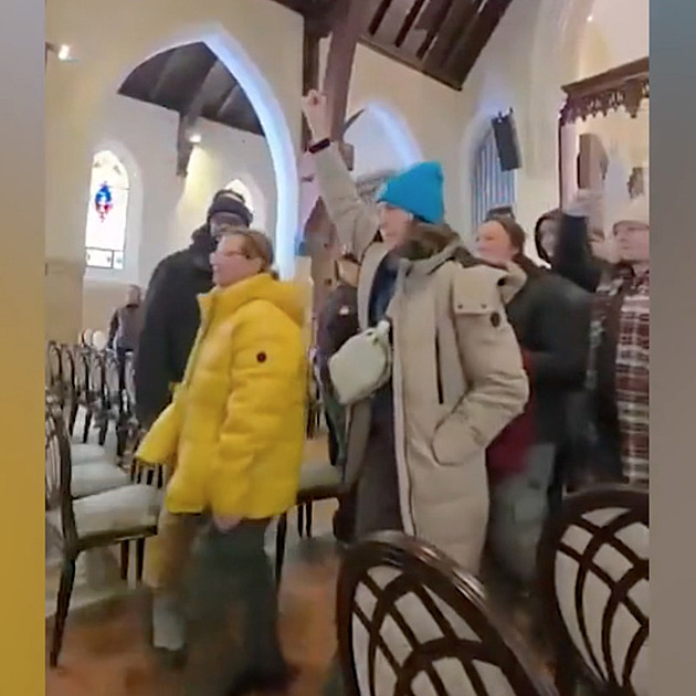 Pastor dělá pro ICE, narušil bohoslužbu protest v Minnesotě. Potížisté, zuří Trump