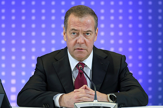 Z trolla opět skutečným politikem? Medveděv chce vést kandidátku do voleb