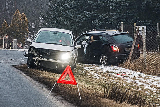 Jih Moravy ochromila ledovka. Policie a záchranka posílily služby, plní se nemocnice
