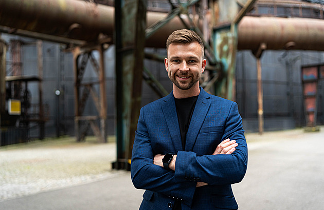 Z garáže k obratu 150 milionů. Dva kamarádi postavili byznys na dřevu