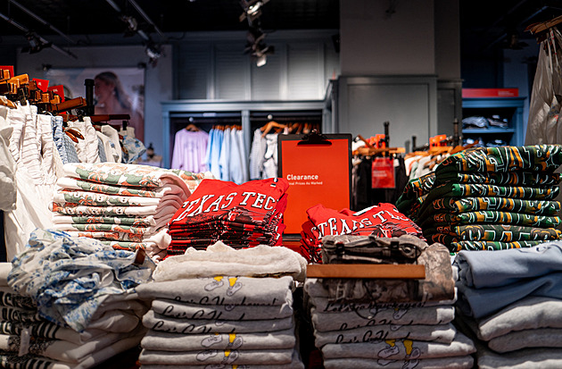 Generace Z žije módou doby, kterou nezažila. Značky toho chytře využívají