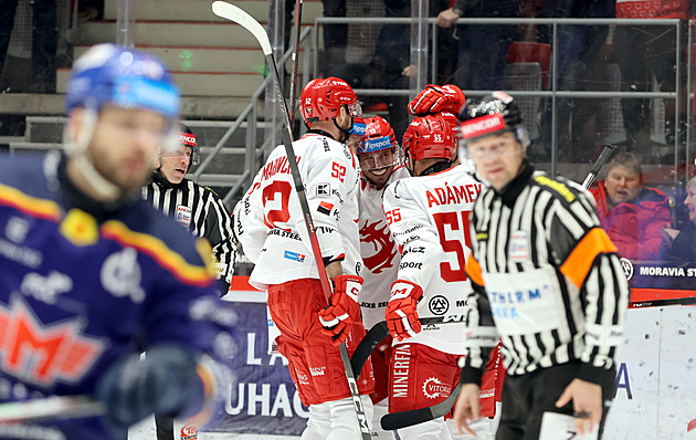 ONLINE: Lídr snižuje s Plzní, Kometa ztrácí s Hradcem. Litvínov padl, Třinec slaví