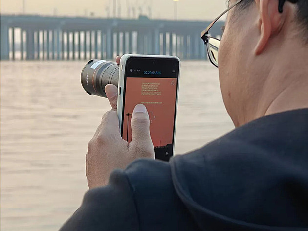 S těmito smartphony budete na ulici za blázny, ale na sítích za hvězdy