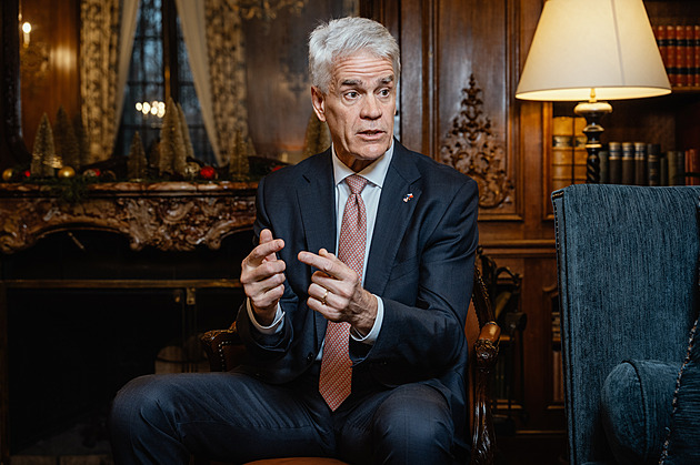 „Stateční čeští vojáci.“ Americký velvyslanec žehlí Trumpova slova