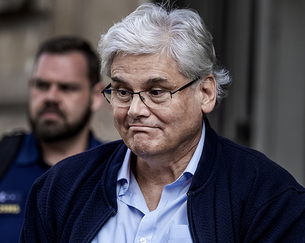 Exšéf Motola Ludvík je zpět v nemocnici, dělá odborného referenta