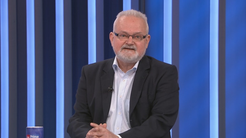 Schmarcz: Vláda vypadá jako parta pokrytců. Macinka je nezkušený, Kolář žádné tajemství neudrží