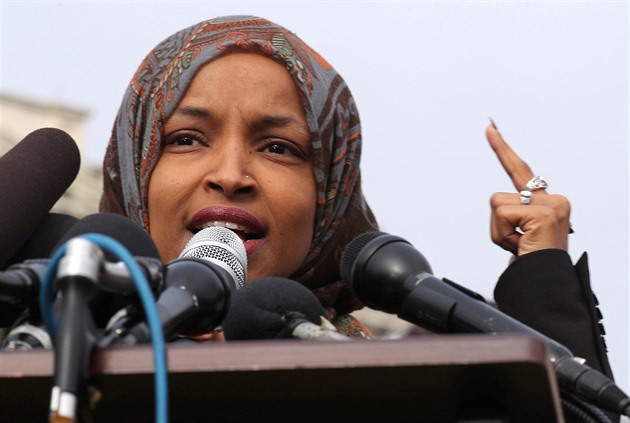 Útočník napadl kongresmanku, kterou Trump nazval odpadem. Kritizovala ICE