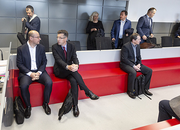 Zmírněte kvalifikaci nebo zastavte stíhání, žádá žalobce v kauze IT zakázek