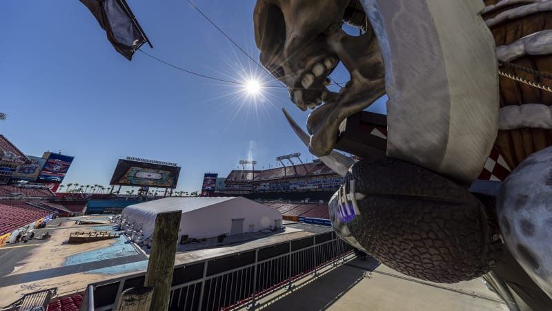 Pirátská loď i trénink ve stanu. Pastrňáka a Zachu čeká v Tampě unikátní zápas pod širým nebem