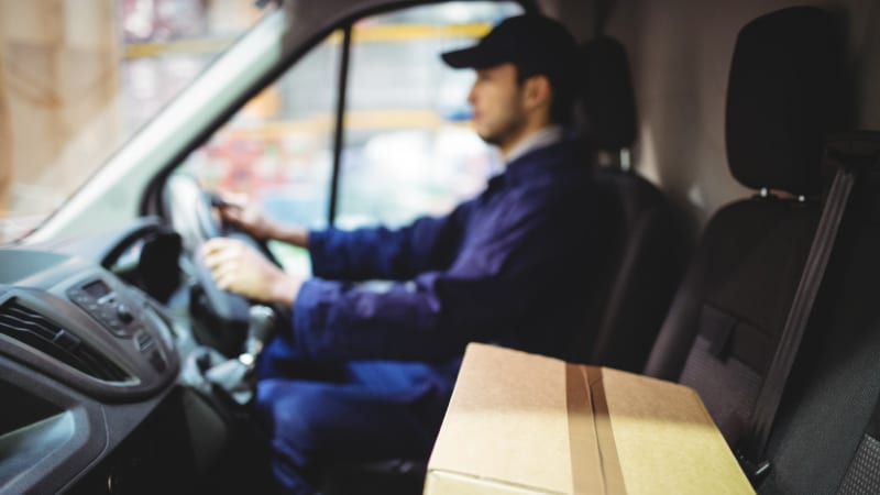 Miliony nakradl kurýr z Liberce v domech, kam vozil zásilky. Policie popsala, jak ho dopadla