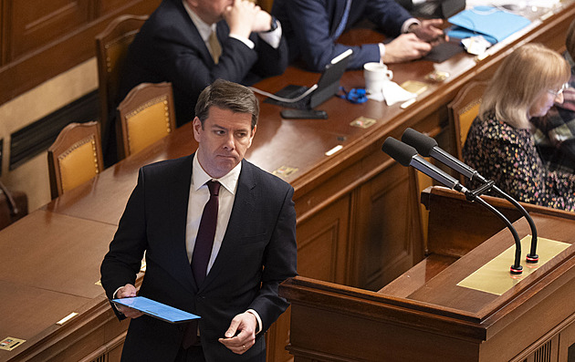 Kuriozita ve Sněmovně. Dorazil k nám VAR, vtipkoval fotbalový fanoušek Skopeček