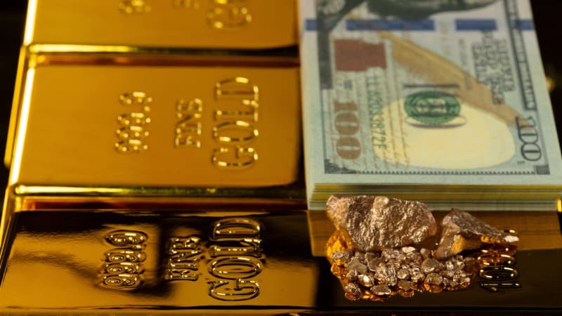 Cena zlata prudce klesá. Důvodem jsou spekulace o jmenování nového šéfa Fedu