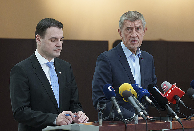 Koalice odmítla jednat o vztahu Babiše a Macinky, jak chtěla opozice