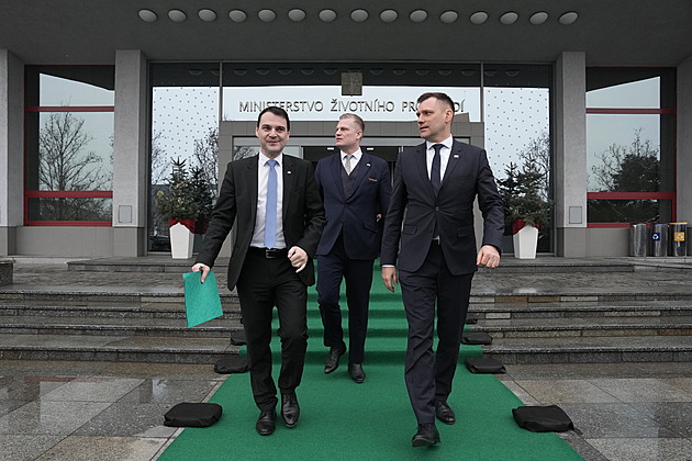 Místo červeného koberce bude zelený, oznámil Macinka po jednání s Tarabou