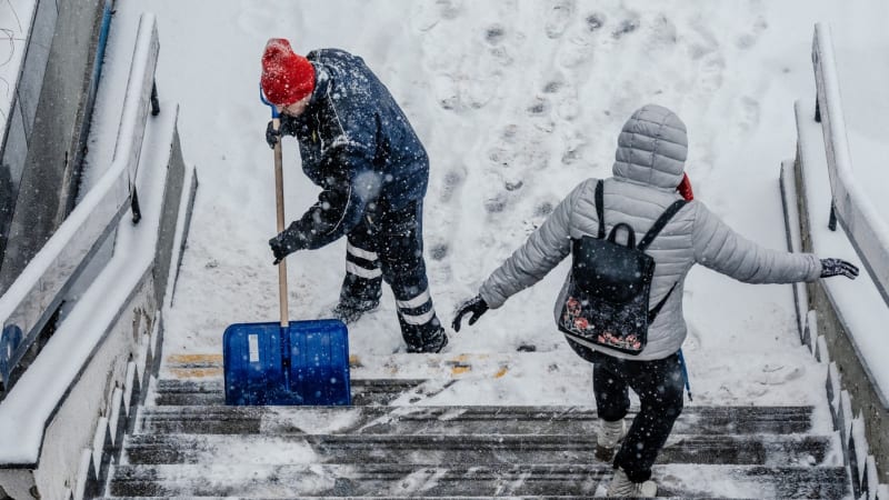 VÝSTRAHA: Česko zasáhne ledovka a mrholení. Podívejte se, kde si dát pozor