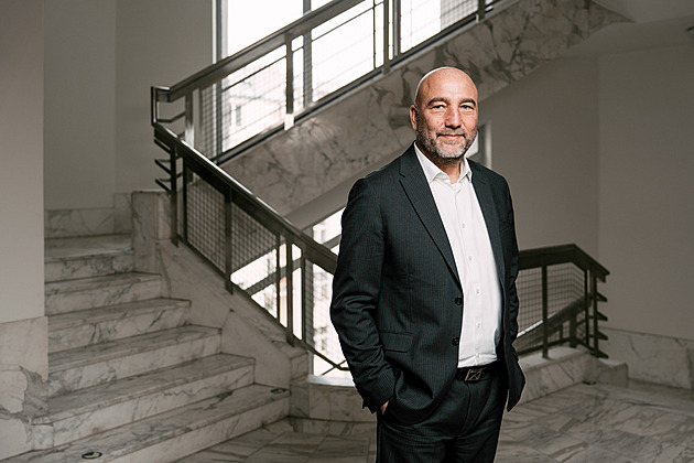 Pacienti by měli za péči připlácet. Šéf VZP o návratu poplatků i počtu porodnic