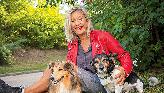 Vanda Hybnerová za terapeuta neutrácí, „léčí“ ji koně. Teď chce pomáhat dětem