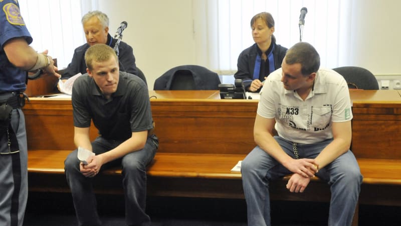 Dluh, alkohol a kamera v ruce. Muže na Vsetínsku dvojice topila v ledovém potoce, přežil zázrakem