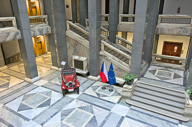 Tajemství ministerstva dopravy: kilometry chodeb, Husákův výtah i podzemní bunkr