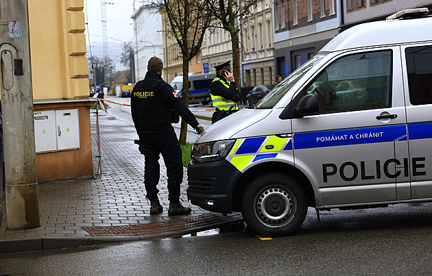 Divoká noc v Brně. Policisté řešili pouliční bitky i pobodání nožem