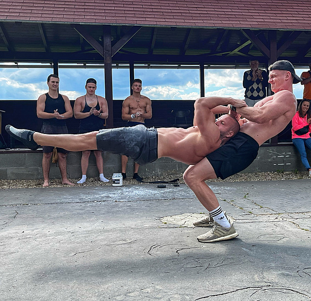 Dřep je natolik technický prvek, že ho lidé často dělají špatně, líčí kalistenik