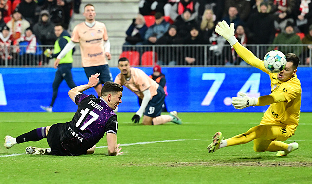 Šimek slávistu Provoda nefauloval, říká komise. Sudí penaltu nenařídil správně