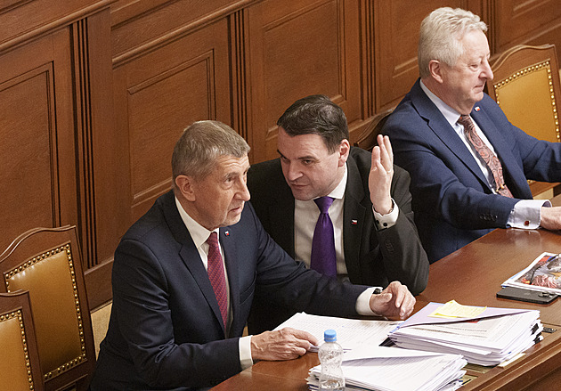 Nechceme eskalovat spor, řekl Babiš ke střetu Macinky s prezidentem Pavlem