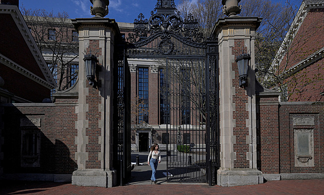 Trump pohrozil Harvardu, že bude požadovat miliardu dolarů jako odškodné