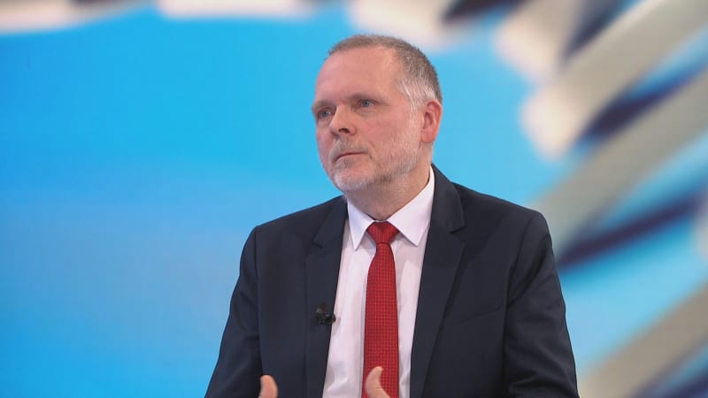 Aktivismus je výnosnější než hledat práci, rýpl si Korecký. Minář reagoval ostře