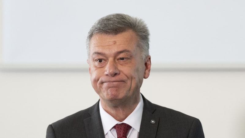 I Babiš může mít pravdu, napsal Blažek. Exministr se zastal vlády a zpražil senátory