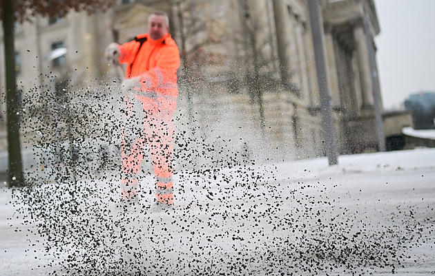 Soud v Berlíně znovu zakázal používání posypové soli, vyhověl ekologům