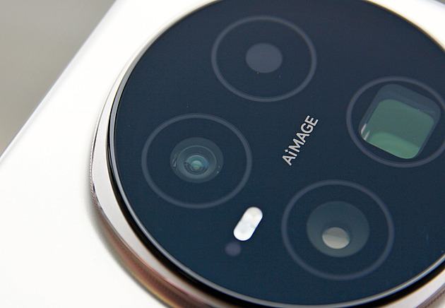 Vrací se mezi elitu fotomobilů. Foťák modelu Pro je všestranný a vyladěný