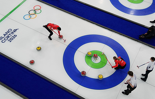 A teď abychom se vyhýbali kanadským sjezdařkám. Jak čeští curleři otevřeli hry