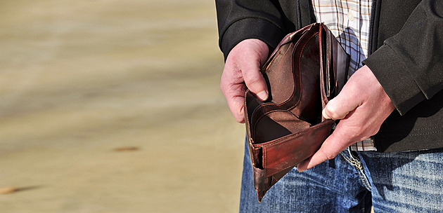 Moderní lichváři mají desítky tisíc obětí. Studie zmapovala jejich praktiky