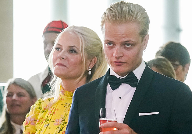 Miláček, playboy, násilník. Případ princeznina syna otřásá norskou monarchií