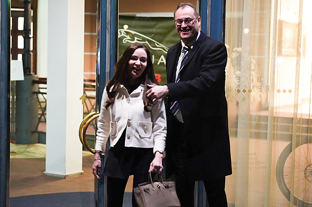 Klempířův kabinet povede manželka ministra Šťastného a mluvčí Motoristů