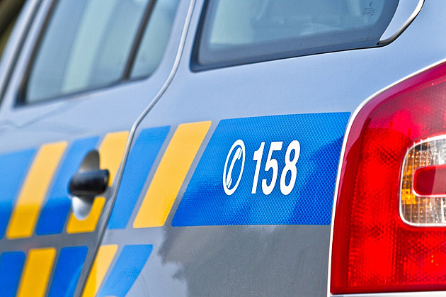 Policie rozkryla podvod za čtyři miliardy. Trojice obrala firmy o elektroniku