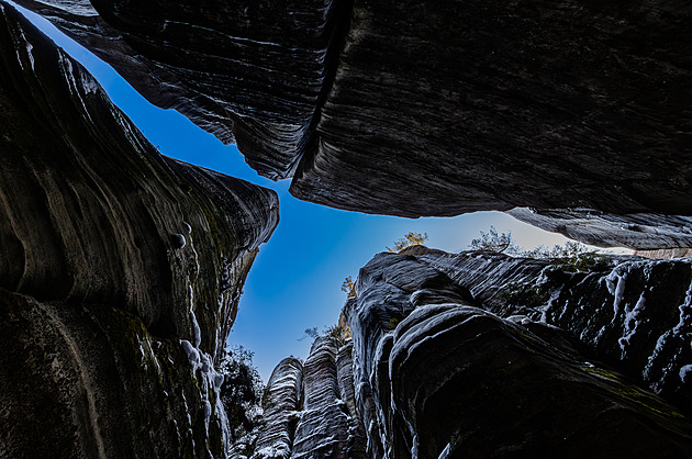 OBRAZEM: Mráz čaruje v Adršpachu a nikde nikdo. Na led se hodí nesmeky