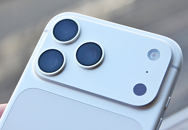 Víte, jaké telefony mají nejlepší výdrž baterie? Applisté budou jásat