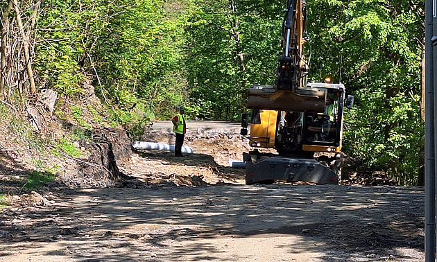 Další oprava silnice u Pohledu po dvou letech. Komplikací je souběh uzavírek