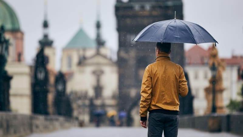 Ponuré počasí se neloučí. Víkend bude zamračený a deštivý, kdy vysvitne slunce?