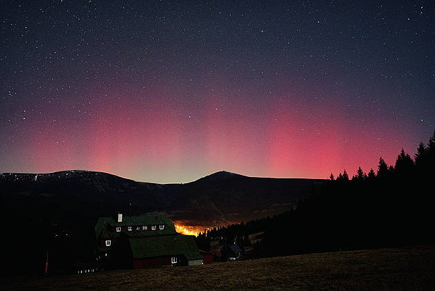 Děsivá krása polární záře. Nejdřív se rozsvítí nebe, pak zhasne naše civilizace
