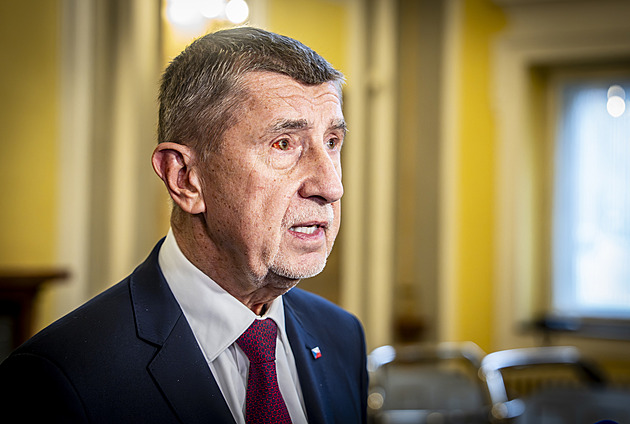Macinkovi se ty zprávy nepovedly, řekl Babiš. Turkovi by sítě ve vládě zakázal
