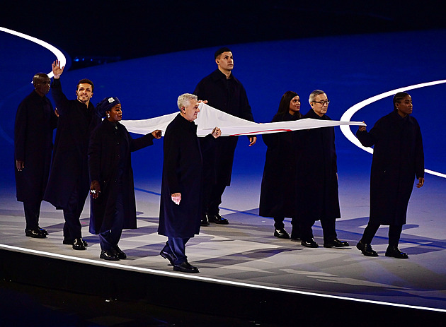 Sukně a olej zůstaly doma. Sportovec z Tongy se nečekaně oblékl a nesl vlajku