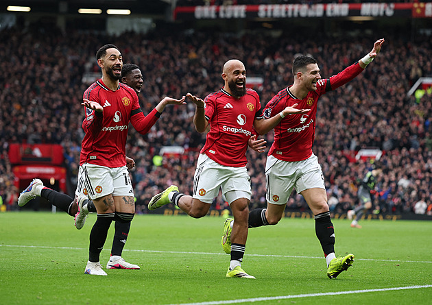 ONLINE: United vedou nad Tottenhamem, pak v akci Arsenal, Wolves i West Ham