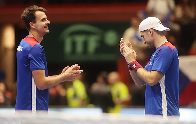 Divoký a nervózní debut. Nebortili jsme se, že nehrajeme ideálně, líčili Nouza a Rikl