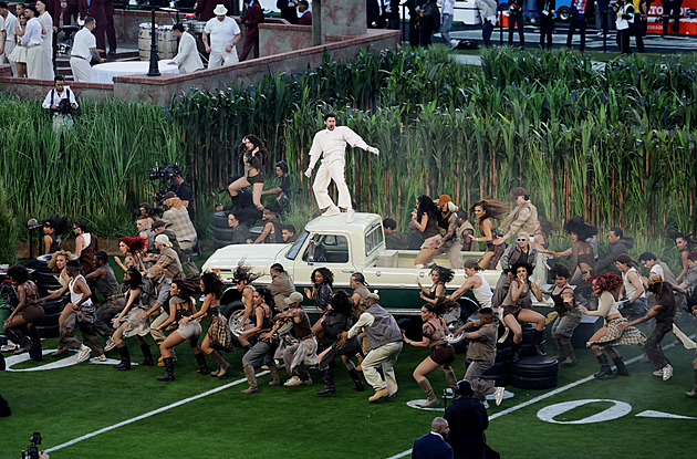 O přestávce Super Bowlu zněla španělština a odkazy na Portoriko. Trumpa to znechutilo