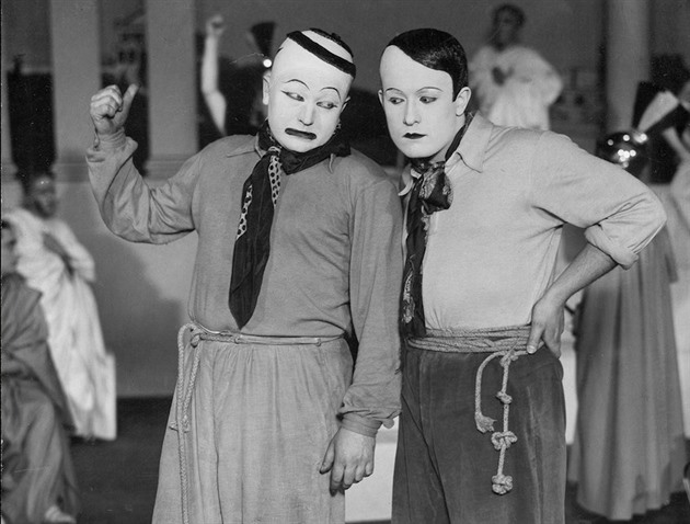 Uplynulo 100 let od startu Osvobozeného divadla. Zářili v něm Voskovec a Werich