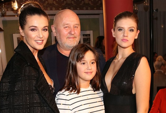 Mladší dcera Ivy Kubelkové vyrostla do krásy. Jako dvojčata, žasnou fanoušci