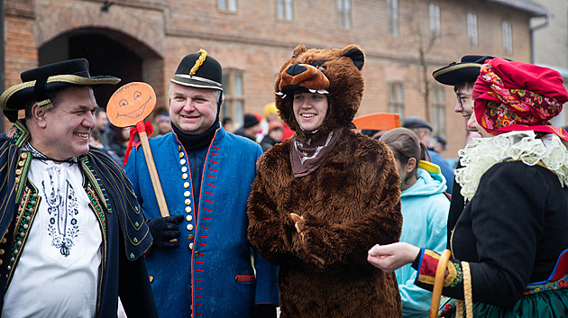 OBRAZEM: Medvěd, vězni či kosmonaut při masopustním veselí dávali sbohem zimě